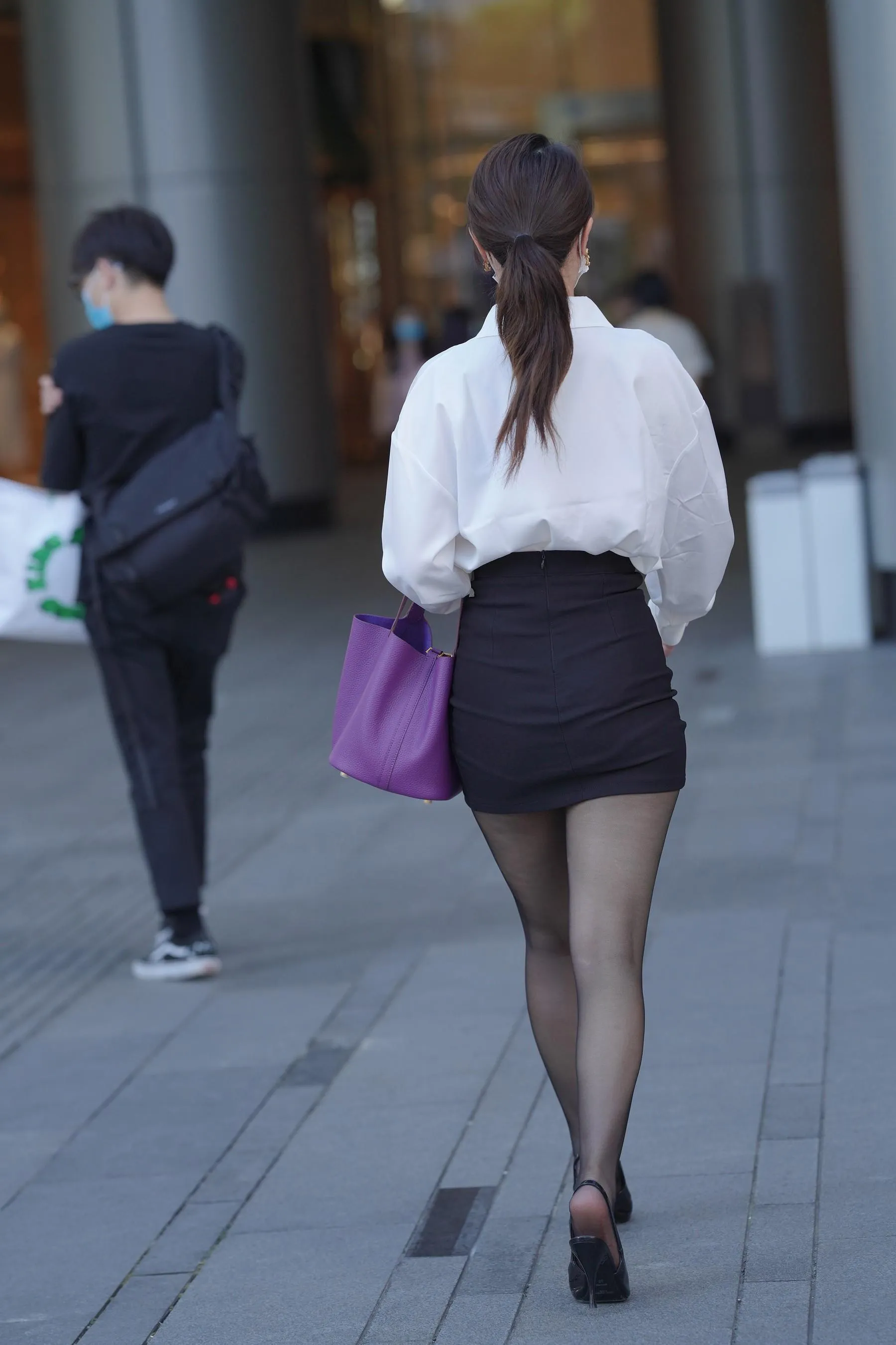 魔镜街拍 NO.184 街拍黑丝包臀裙小姐姐 [137P]插图5
